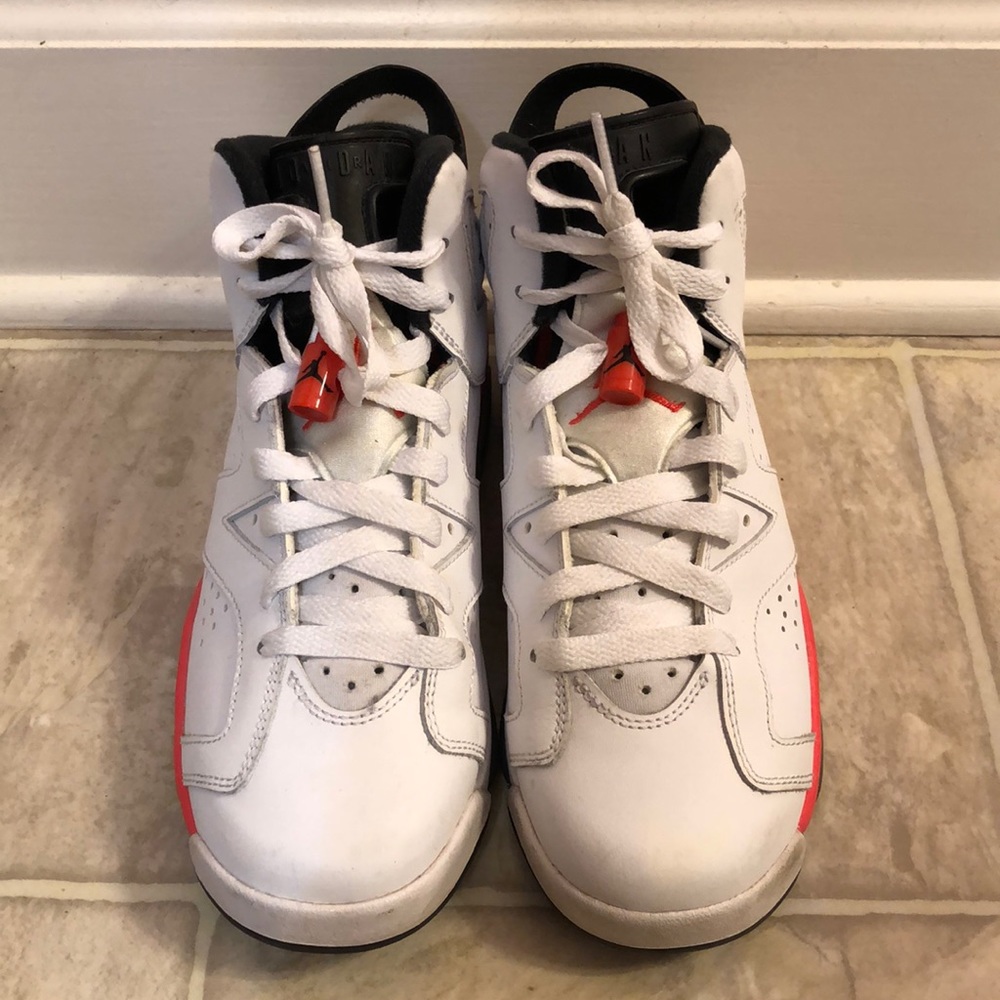 Air Jordan (Grade-School size 6Y)